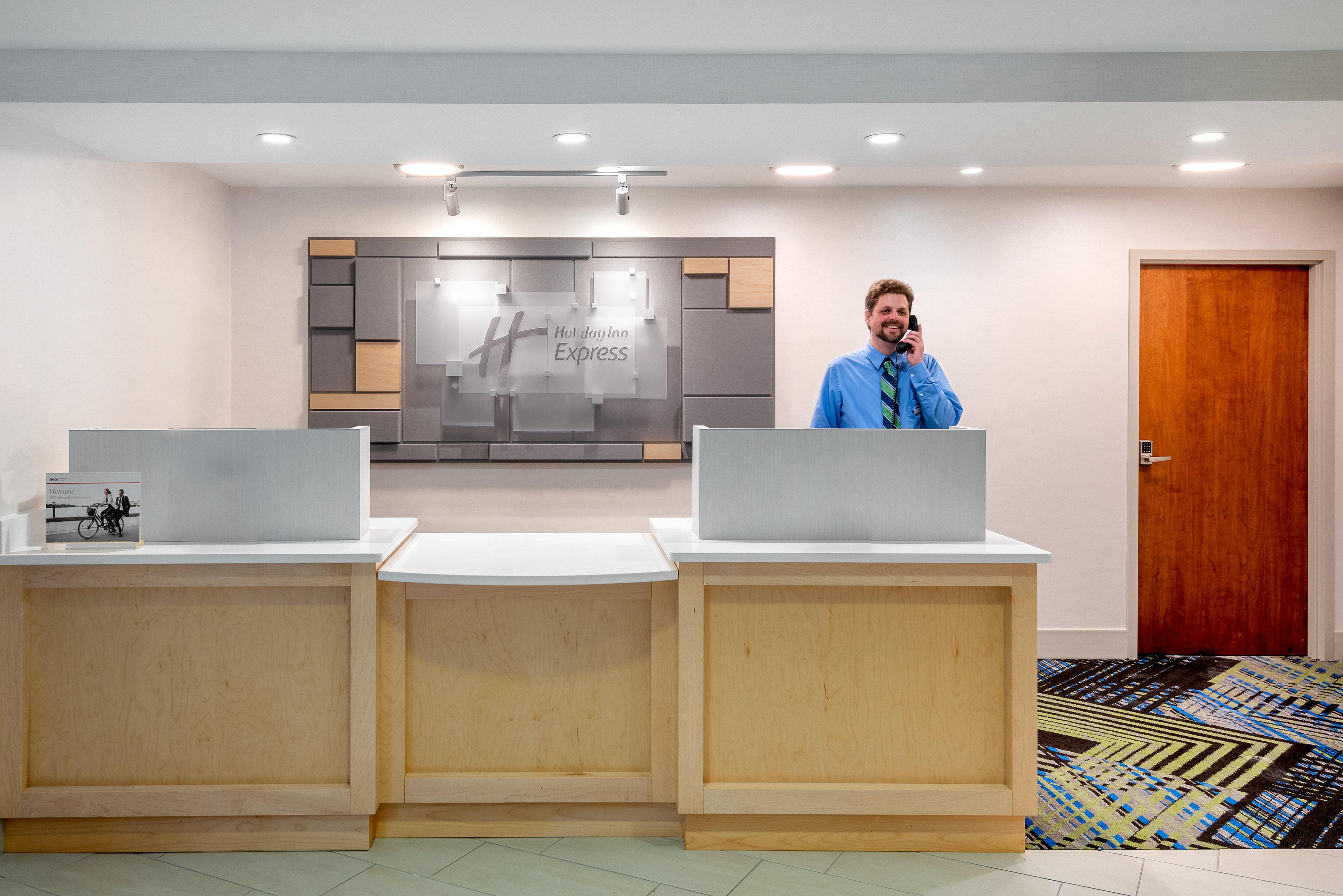 Holiday Inn Express Chapel Hill By Ihg Exterior foto